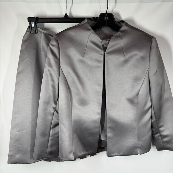 Tahari Arthur S Levine Metallic Silver Skirt Suit Set Size 8 Petite - Picture 1 of 14